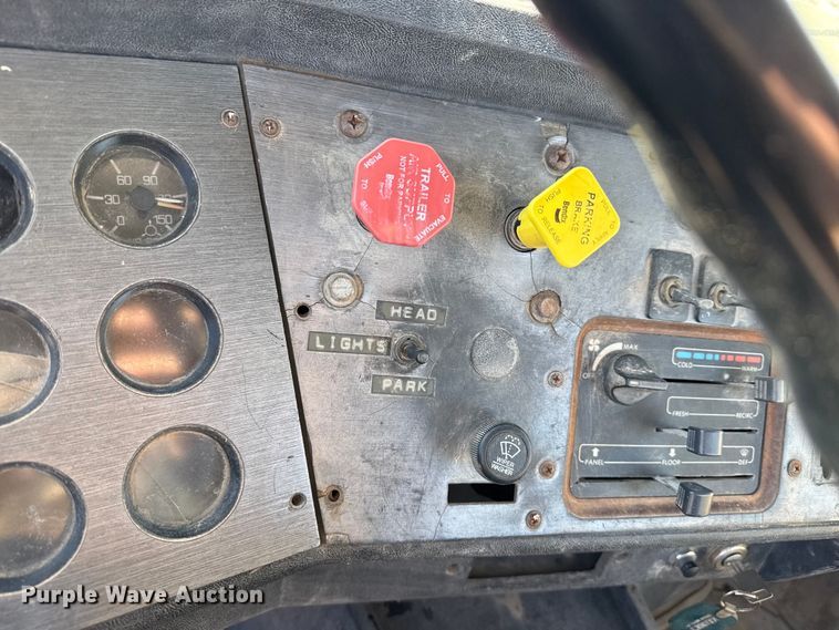 image for item EP2903 1990 White GMC reel truck