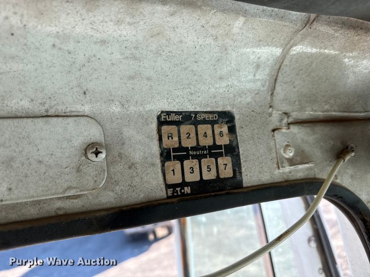 image for item EP2903 1990 White GMC reel truck