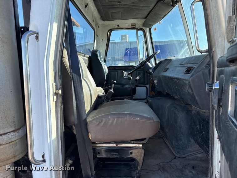 image for item EP2903 1990 White GMC reel truck