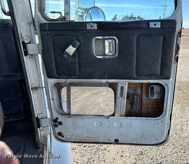 image for item EP2903 1990 White GMC reel truck