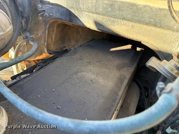 image for item EP2903 1990 White GMC reel truck