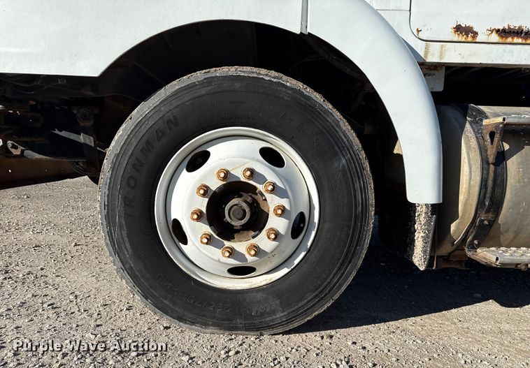 image for item EP2903 1990 White GMC reel truck