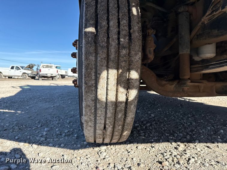 image for item EP2903 1990 White GMC reel truck