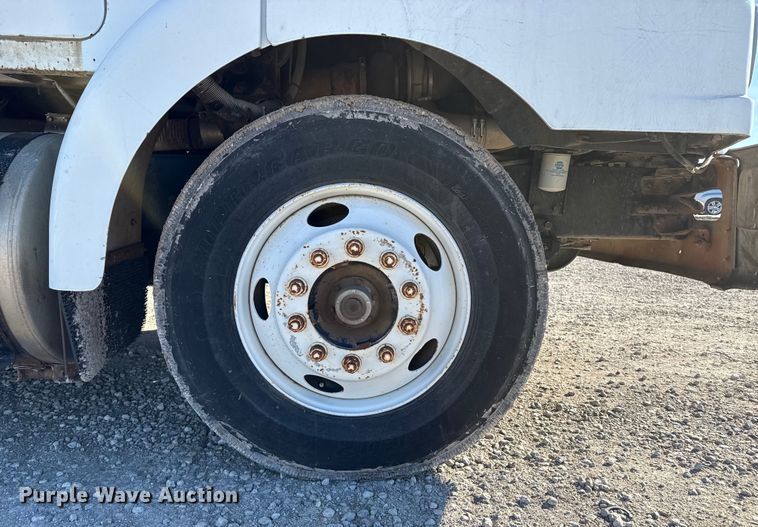 image for item EP2903 1990 White GMC reel truck