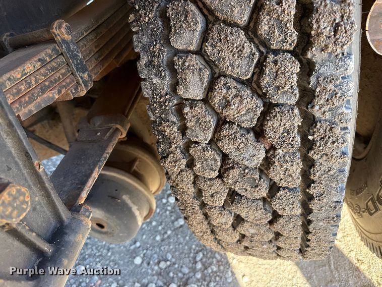 image for item EP2903 1990 White GMC reel truck