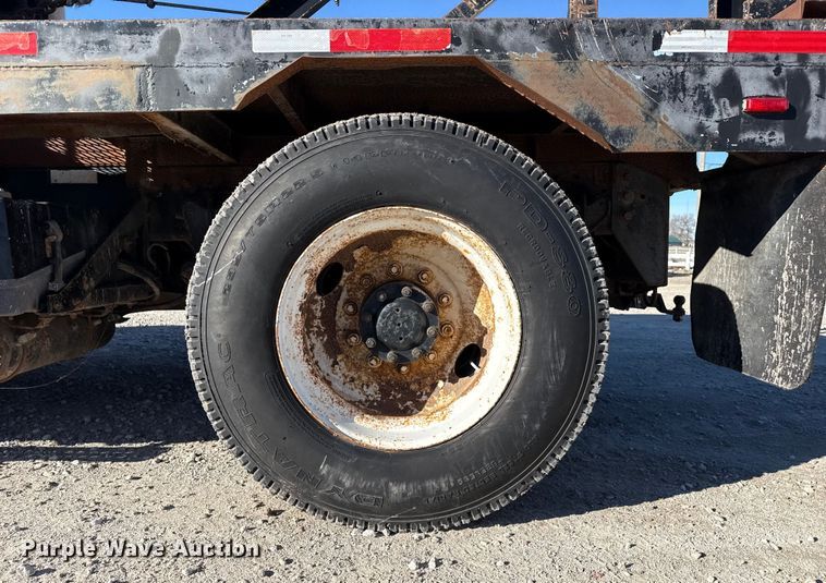 image for item EP2903 1990 White GMC reel truck