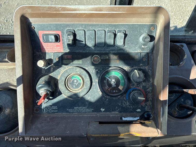 image for item EP2905 1998 John Deere 310SE backhoe