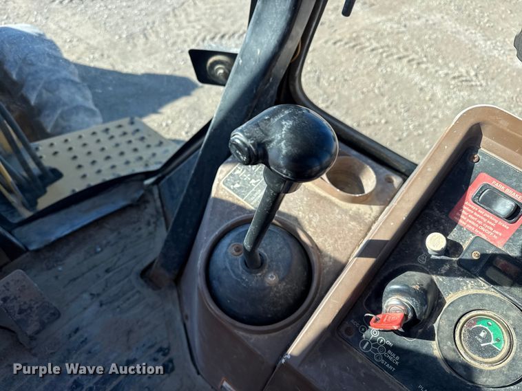 image for item EP2905 1998 John Deere 310SE backhoe