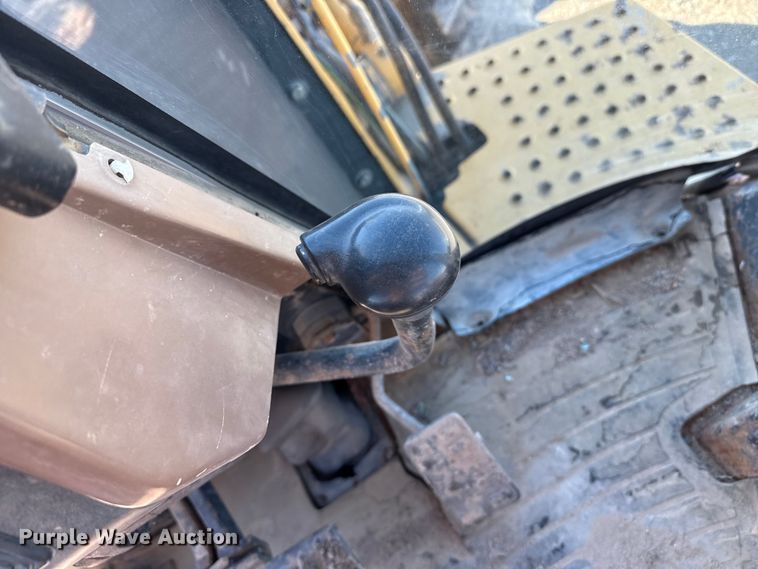 image for item EP2905 1998 John Deere 310SE backhoe