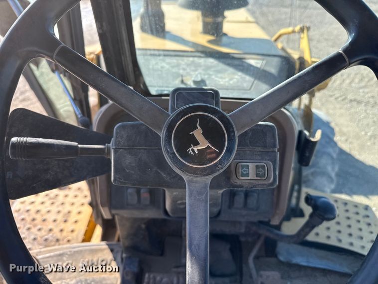 image for item EP2905 1998 John Deere 310SE backhoe