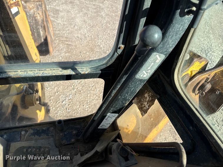 image for item EP2905 1998 John Deere 310SE backhoe