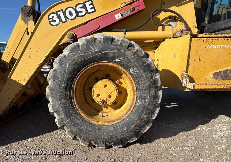 image for item EP2905 1998 John Deere 310SE backhoe