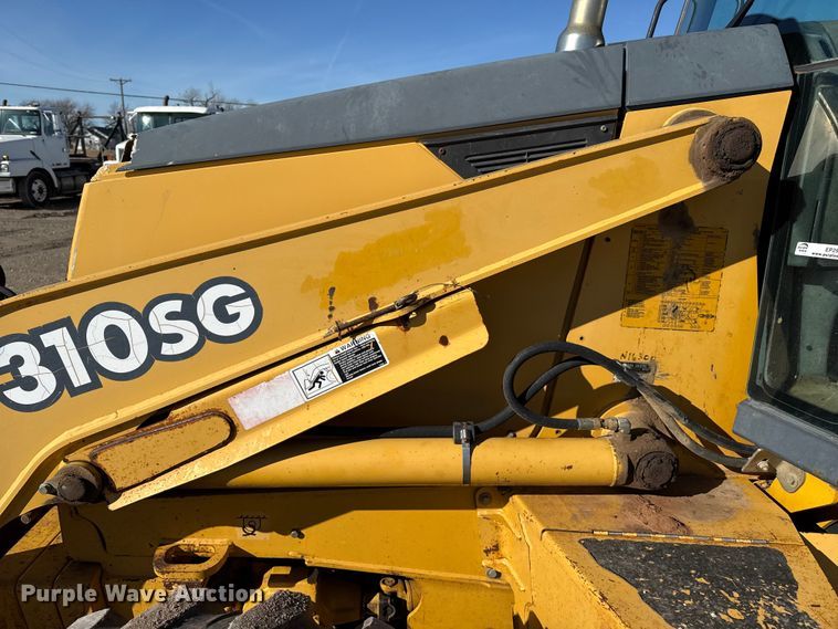 image for item EP2906 2004 John Deere 310SG backhoe