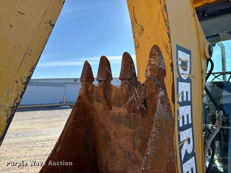 image for item EP2906 2004 John Deere 310SG backhoe