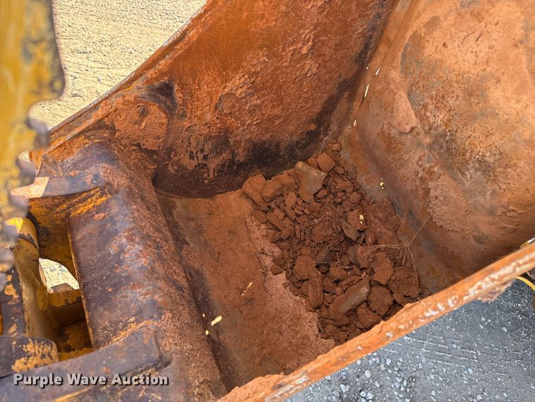 image for item EP2906 2004 John Deere 310SG backhoe