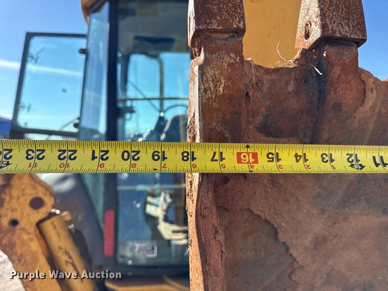 image for item EP2906 2004 John Deere 310SG backhoe