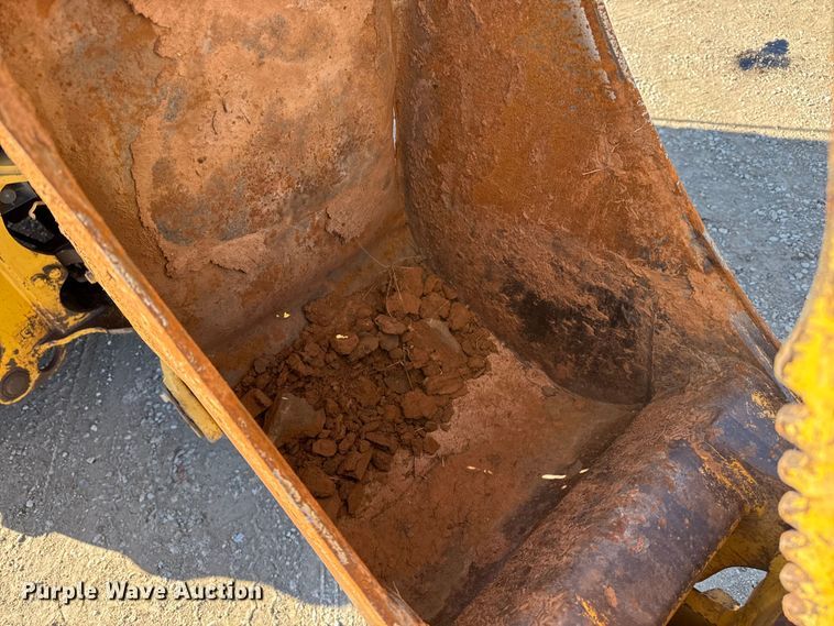 image for item EP2906 2004 John Deere 310SG backhoe