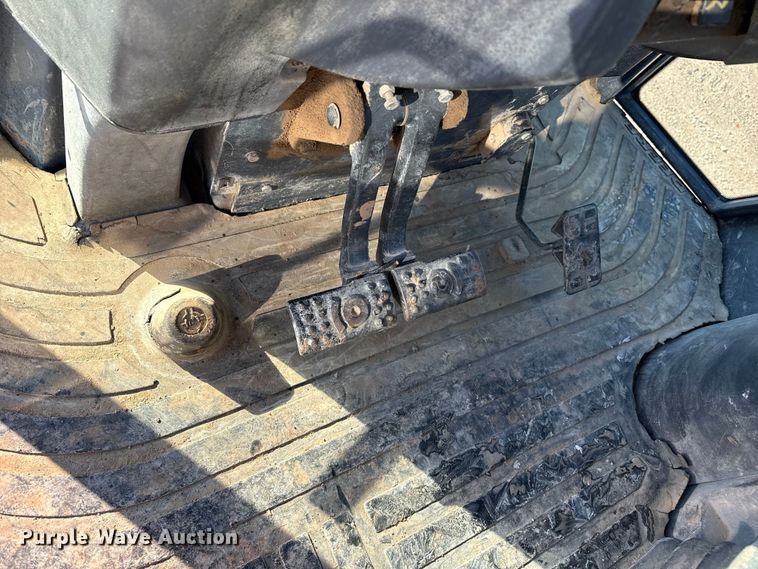 image for item EP2906 2004 John Deere 310SG backhoe