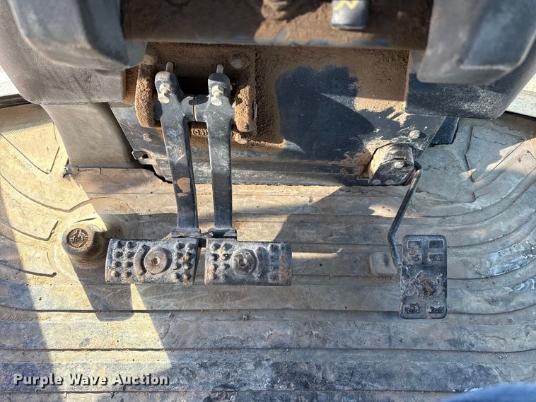 image for item EP2906 2004 John Deere 310SG backhoe