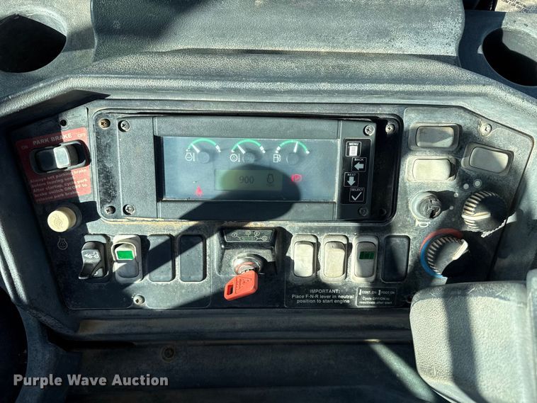 image for item EP2906 2004 John Deere 310SG backhoe