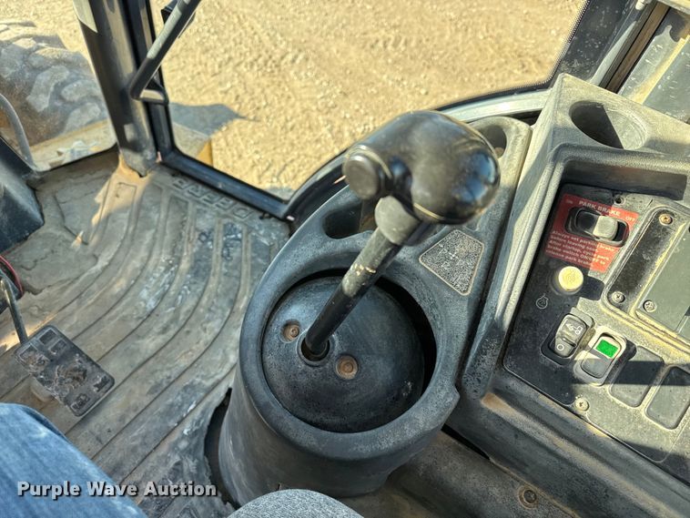 image for item EP2906 2004 John Deere 310SG backhoe