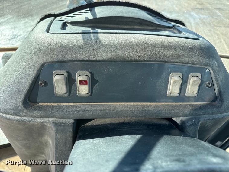 image for item EP2906 2004 John Deere 310SG backhoe