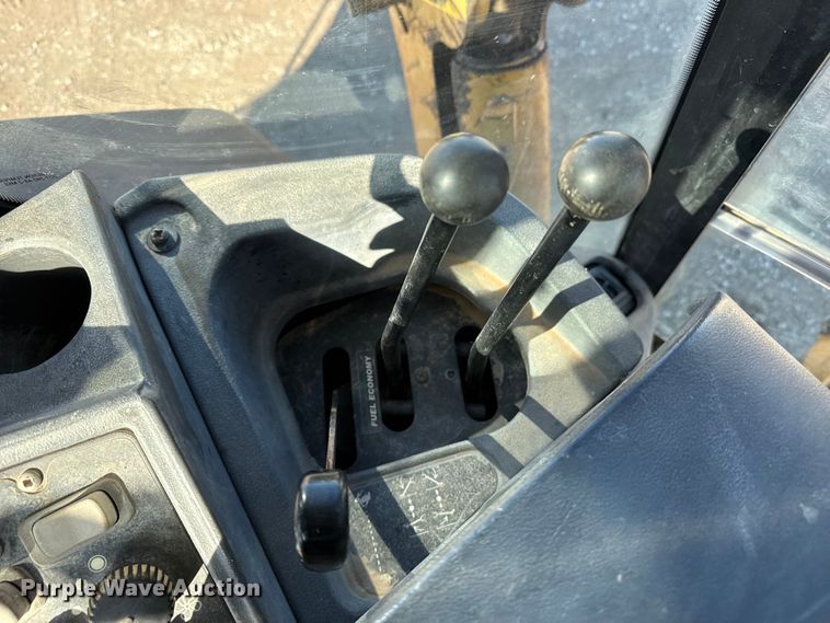 image for item EP2906 2004 John Deere 310SG backhoe