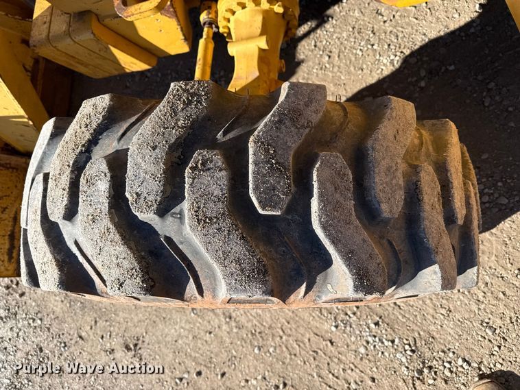 image for item EP2906 2004 John Deere 310SG backhoe