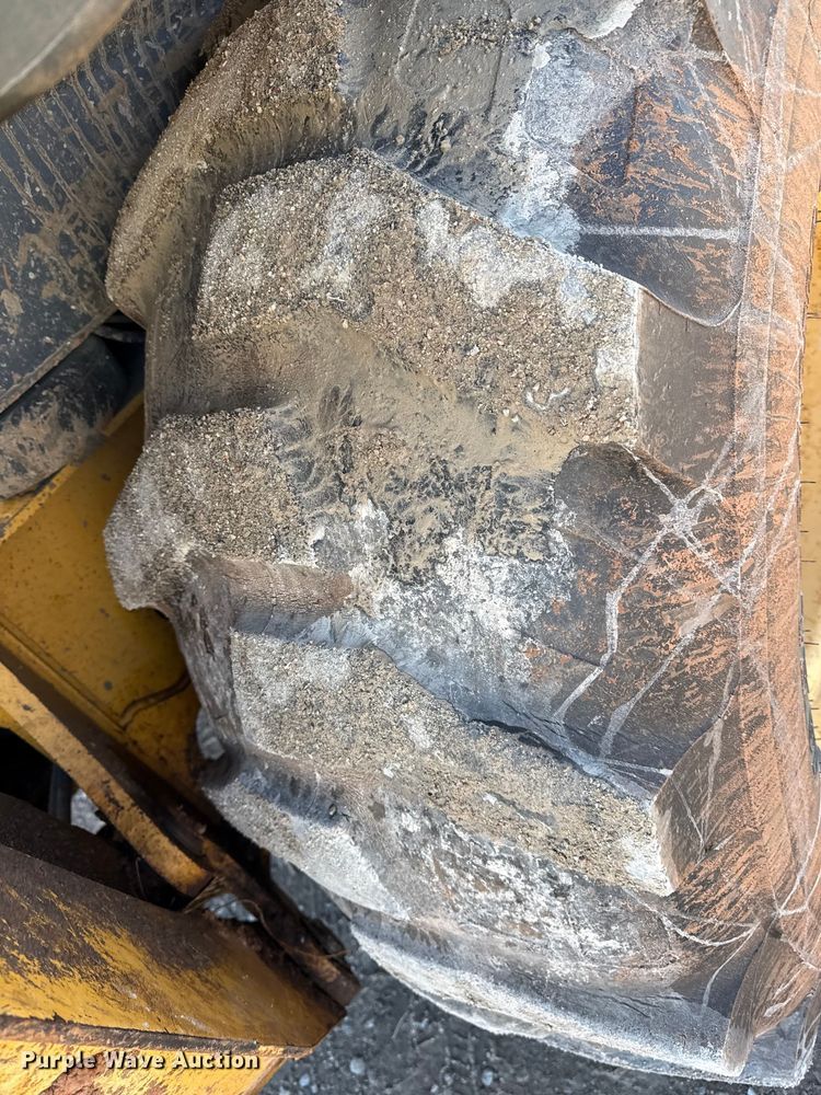 image for item EP2906 2004 John Deere 310SG backhoe