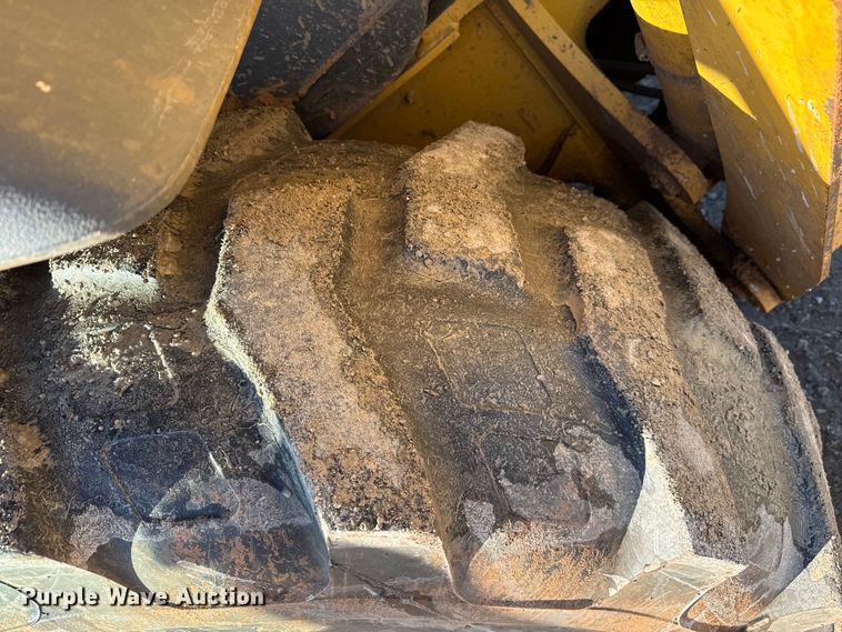 image for item EP2906 2004 John Deere 310SG backhoe