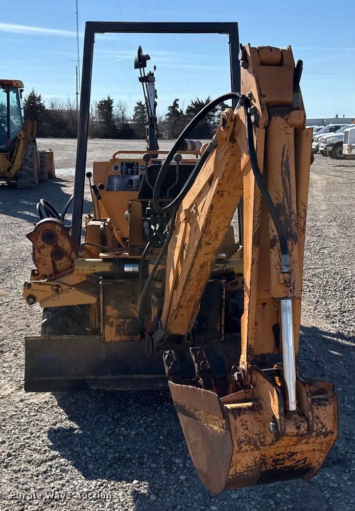 image for item EP2907 2001 Case 360 trencher