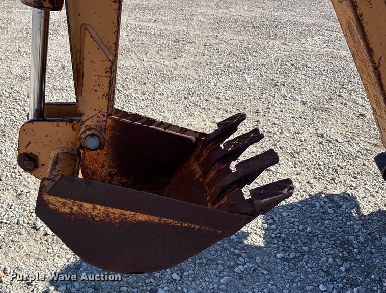 image for item EP2907 2001 Case 360 trencher