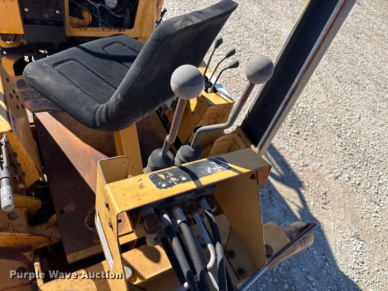 image for item EP2908 1995 Case 360 trencher