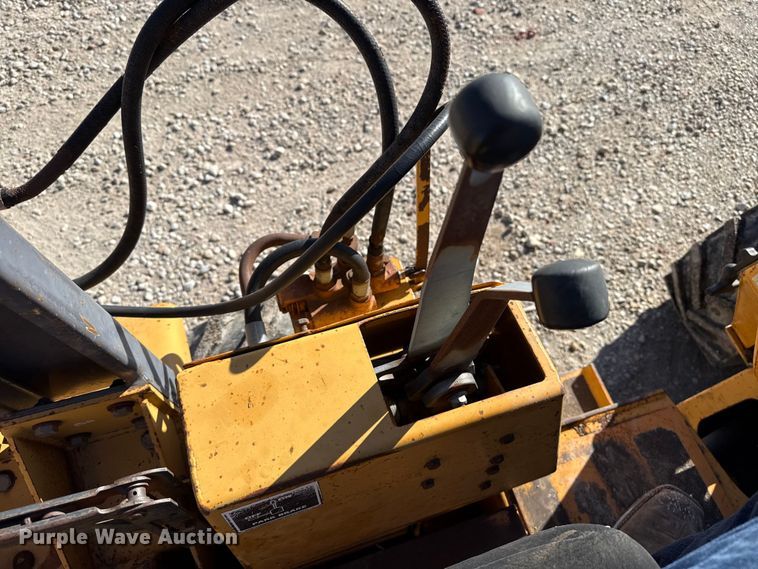 image for item EP2908 1995 Case 360 trencher