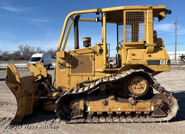 image for item EP2909 1991 Caterpillar D4H dozer