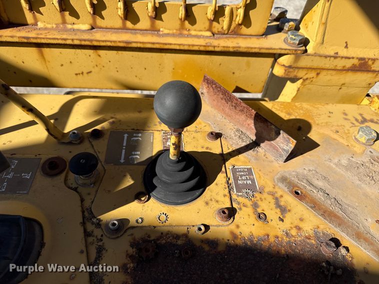 image for item EP2909 1991 Caterpillar D4H dozer