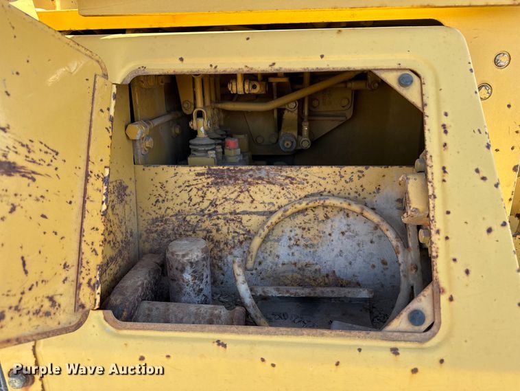 image for item EP2909 1991 Caterpillar D4H dozer
