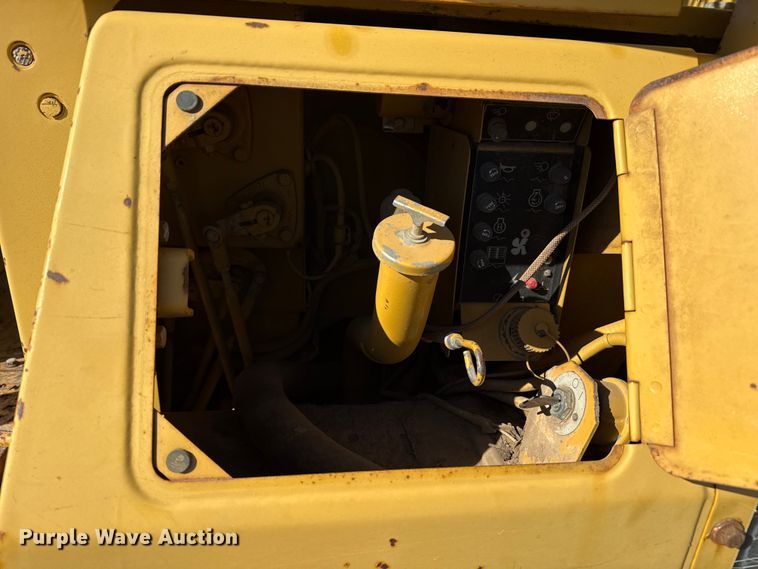 image for item EP2909 1991 Caterpillar D4H dozer
