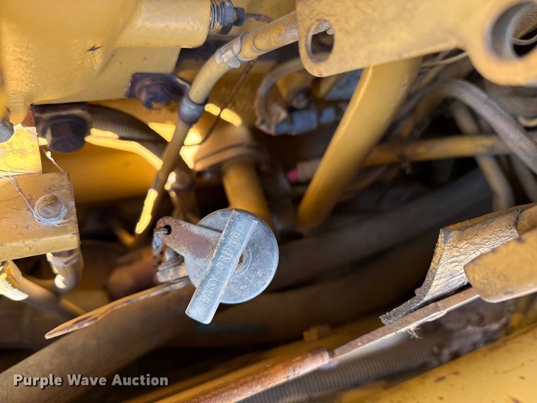 image for item EP2909 1991 Caterpillar D4H dozer