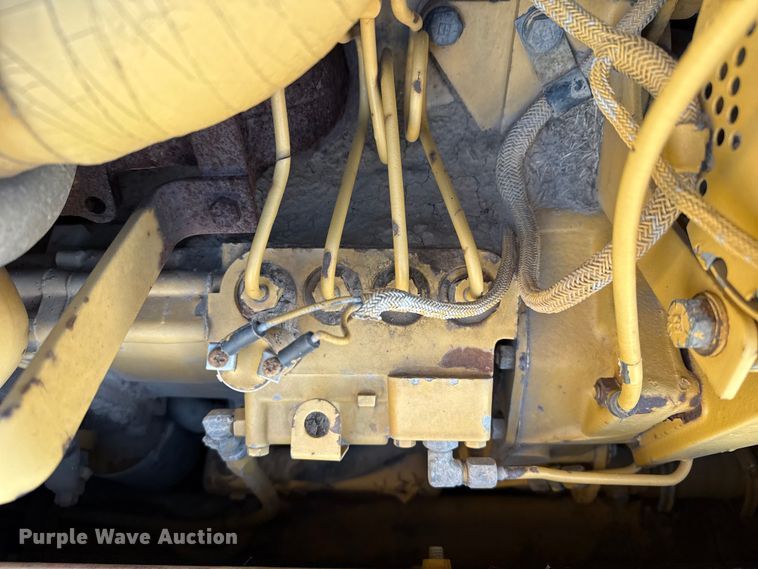 image for item EP2909 1991 Caterpillar D4H dozer