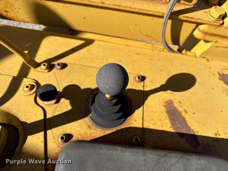 image for item EP2910 1992 Caterpillar D4H dozer