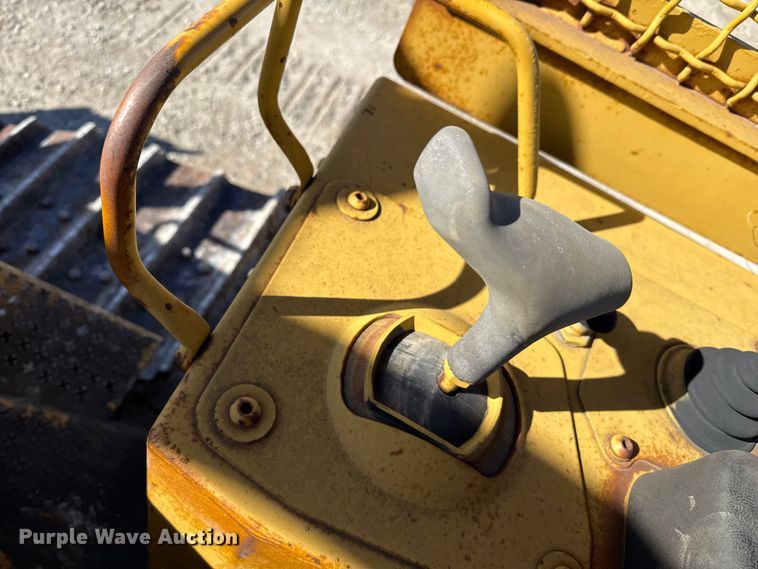 image for item EP2910 1992 Caterpillar D4H dozer