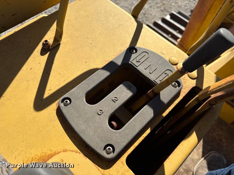 image for item EP2910 1992 Caterpillar D4H dozer