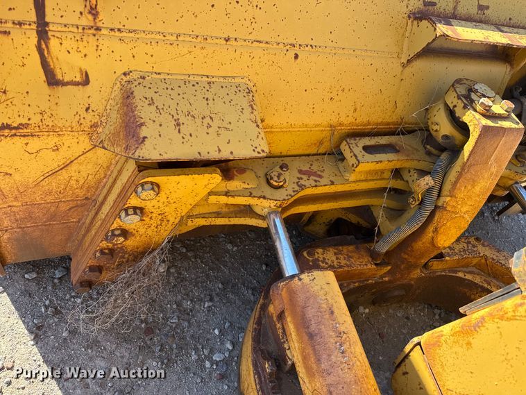 image for item EP2910 1992 Caterpillar D4H dozer