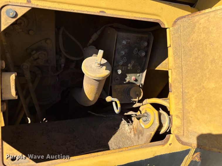 image for item EP2910 1992 Caterpillar D4H dozer