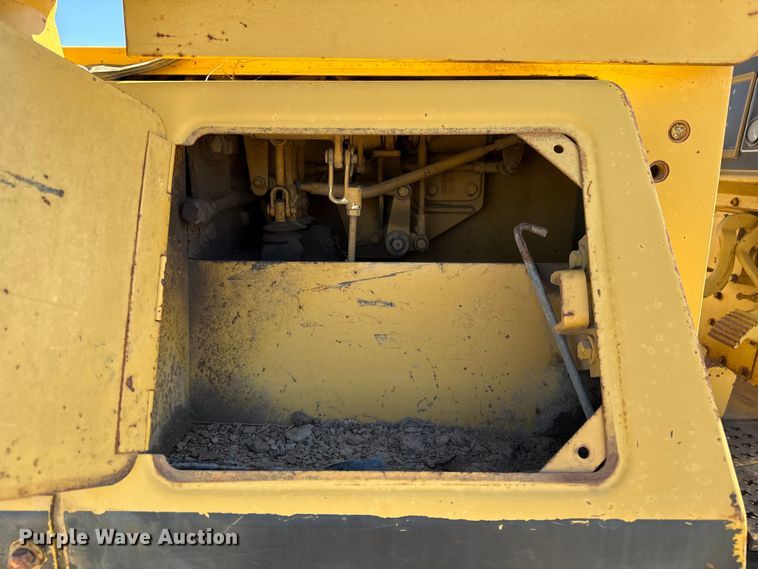 image for item EP2910 1992 Caterpillar D4H dozer
