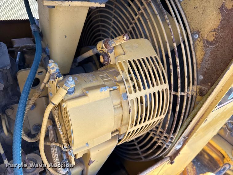 image for item EP2910 1992 Caterpillar D4H dozer