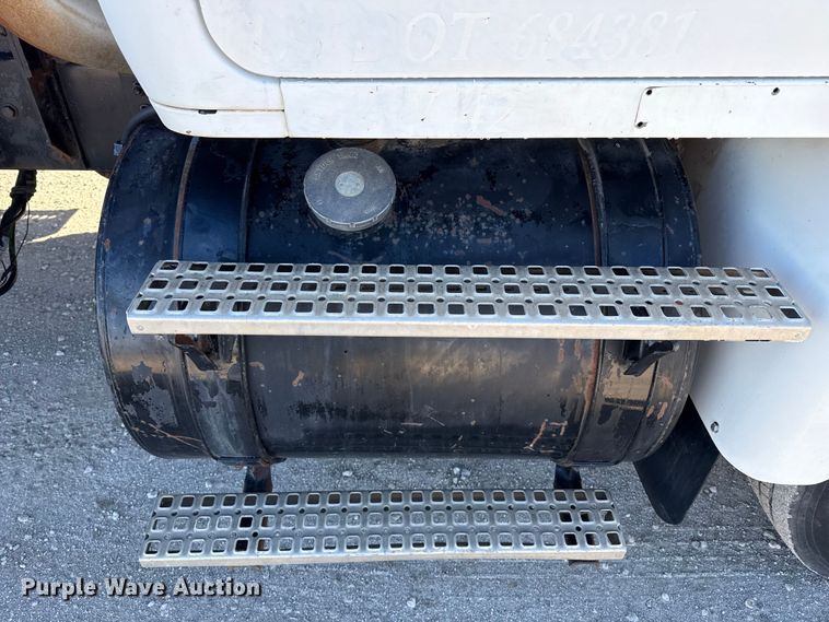 image for item EP2911 1996 Volvo reel truck