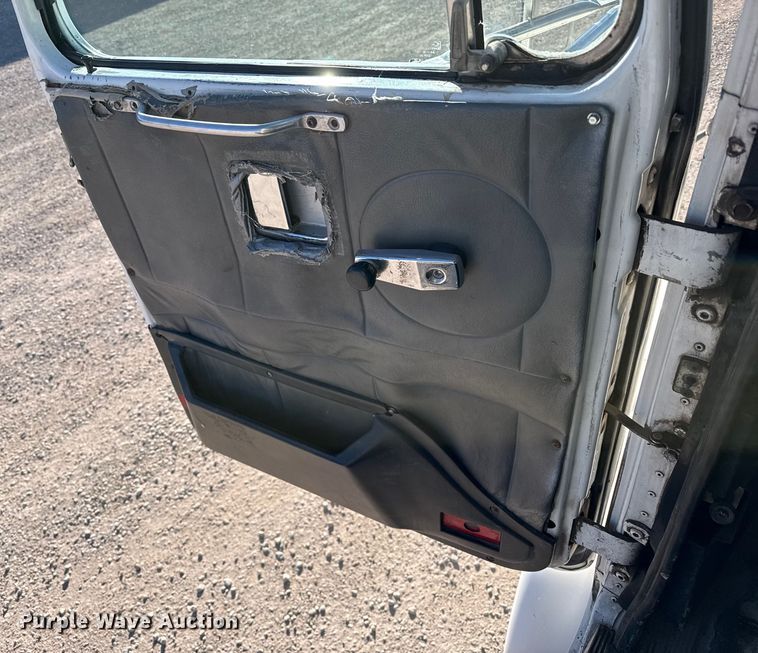 image for item EP2911 1996 Volvo reel truck