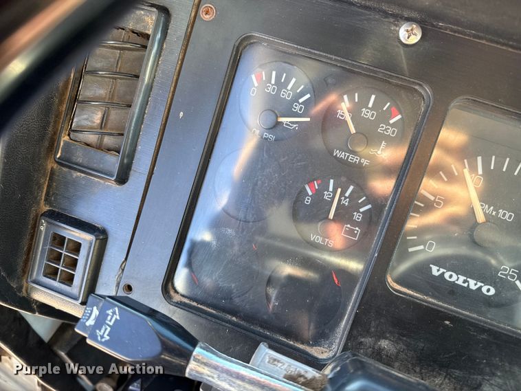 image for item EP2911 1996 Volvo reel truck